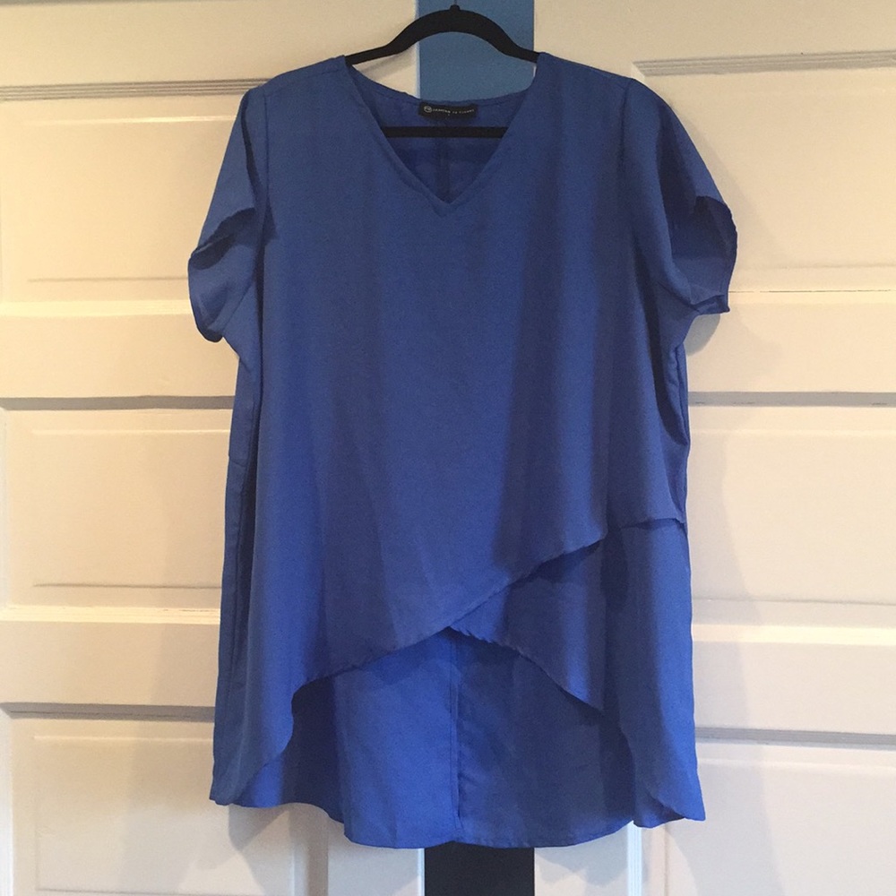 Blue short sleeve high low top